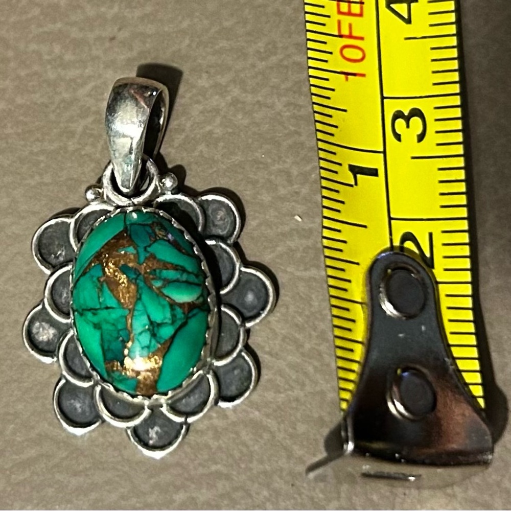 ❤️GORGEOUS Green & Copper Turquoise Pendant